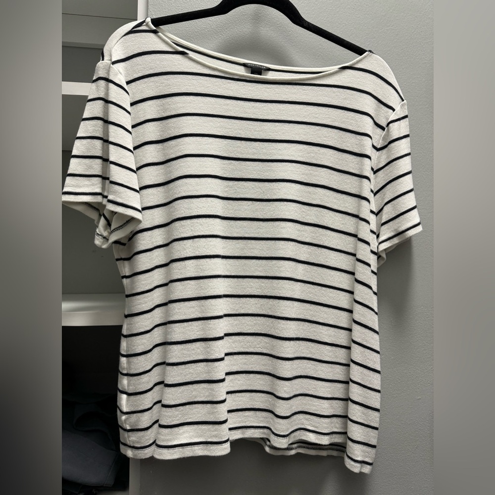 ANN TAYLOR DRESSY T-SHIRT